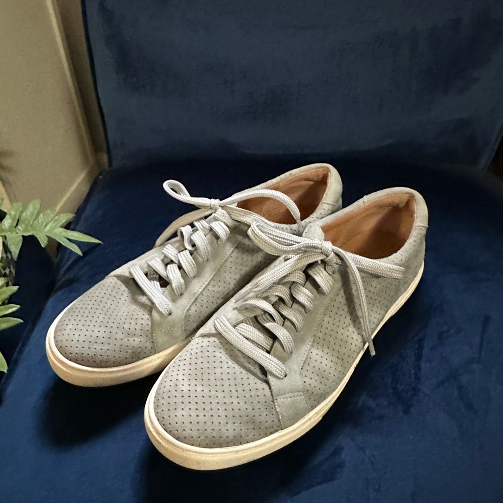 Caslon Women's Gray Genuine Suede Fashion Sneakers 9M